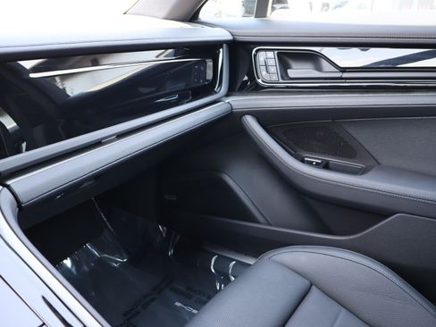 Used 2025 Porsche Panamera RWD image 42