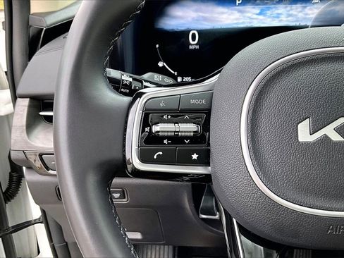 Used 2024 Kia Carnival SX image 30