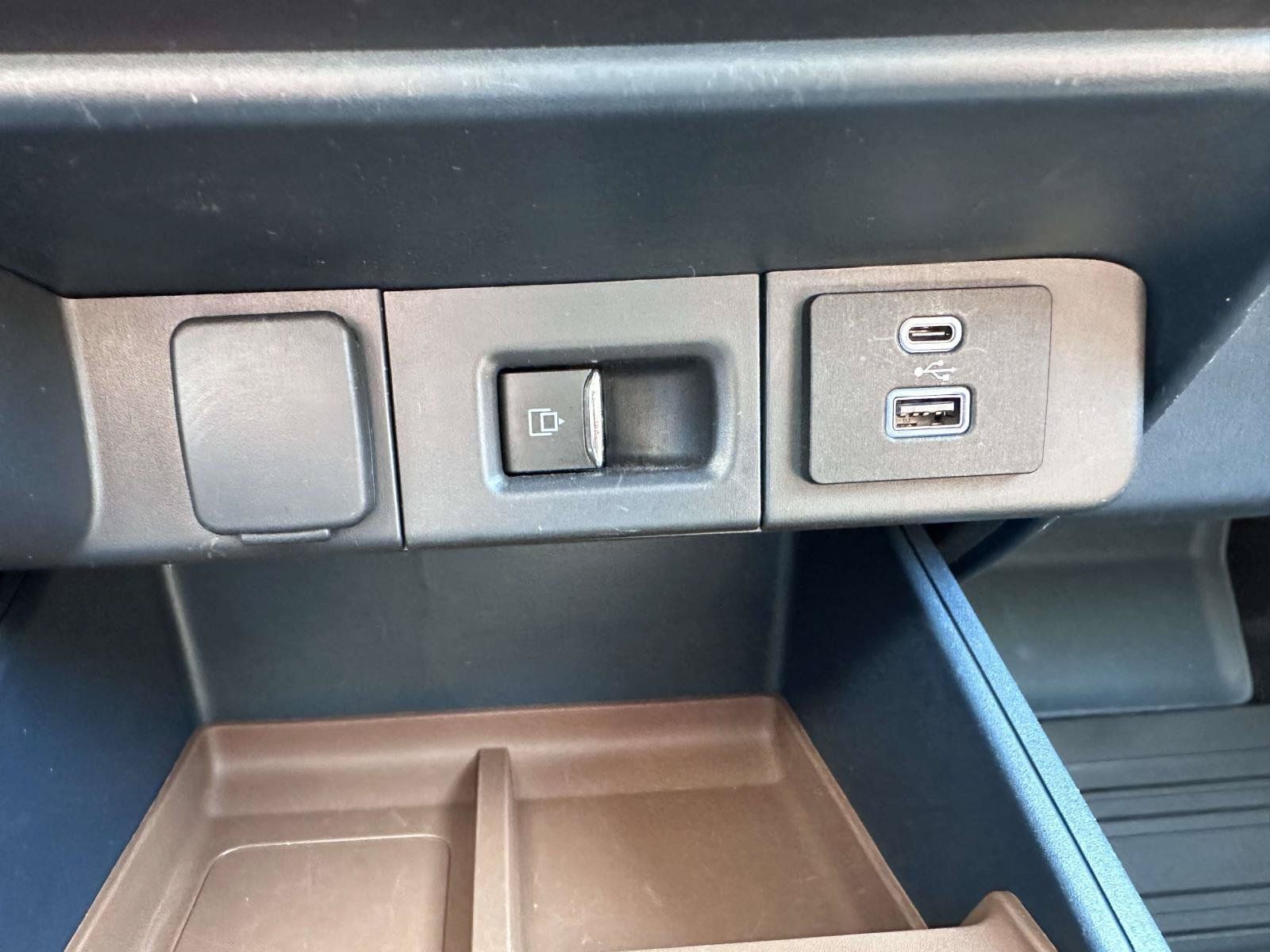 Used 2022 Ford Maverick Lariat FWD image 26