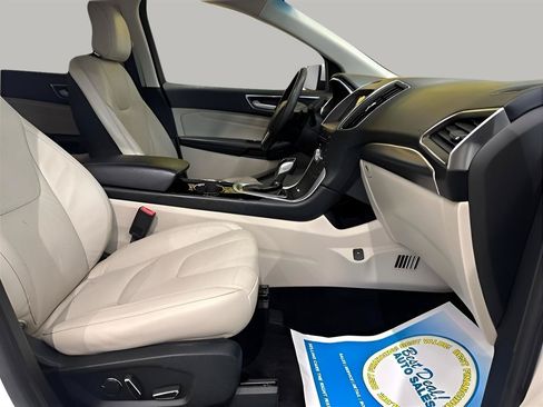 Used 2018 Ford Edge Titanium w/ Technology Package FWD image 24