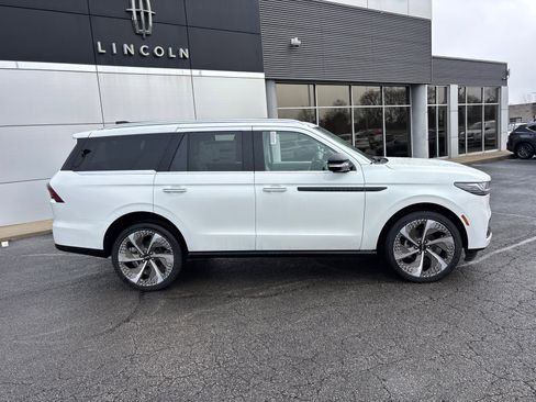 New 2026 Lincoln Navigator Black Label AWD/4WD image 8