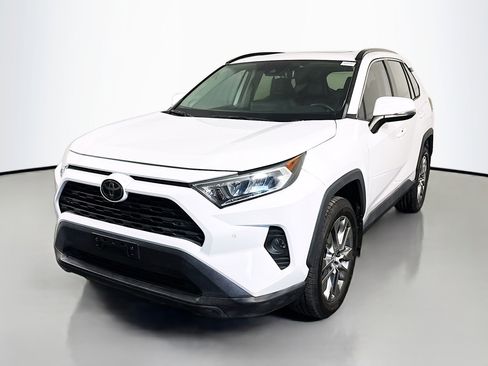 Used 2019 Toyota RAV4 XLE Premium image 4