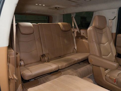 Used 2016 Cadillac Escalade ESV Platinum image 39