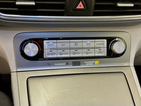 Used 2021 Hyundai Kona Limited FWD image 24