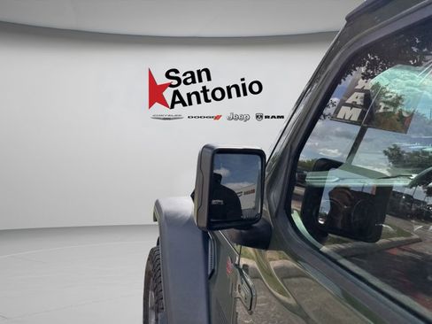 Used 2022 Jeep Gladiator Rubicon w/ Cold Weather Group AWD/4WD image 20