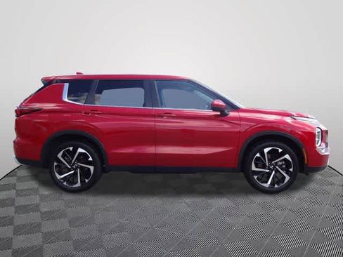 Used 2024 Mitsubishi Outlander SE FWD image 3
