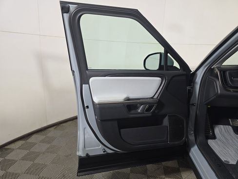 Used 2023 Rivian R1S Launch Edition image 16