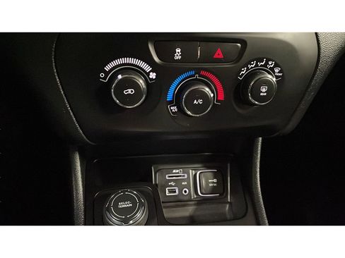 Used 2016 Jeep Cherokee Sport image 13