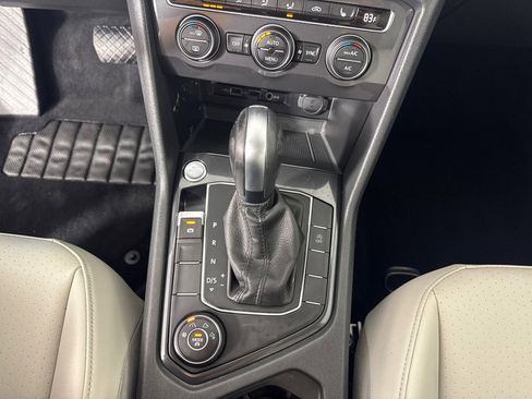 Used 2020 Volkswagen Tiguan SE w/ Panoramic Sunroof Package image 21