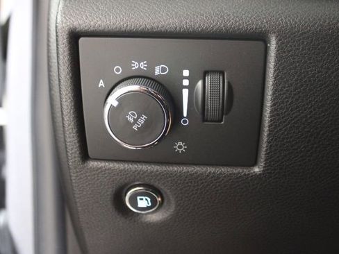 Used 2019 Jeep Grand Cherokee Limited AWD/4WD image 38