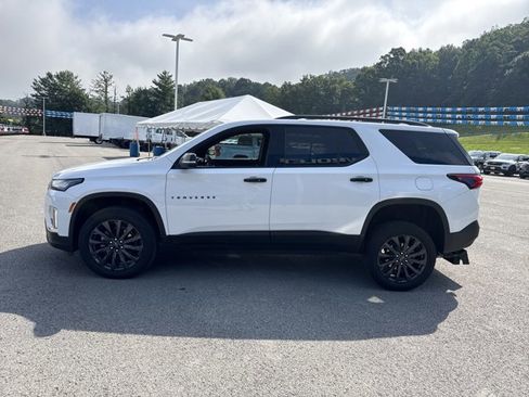 Used 2023 Chevrolet Traverse RS image 8