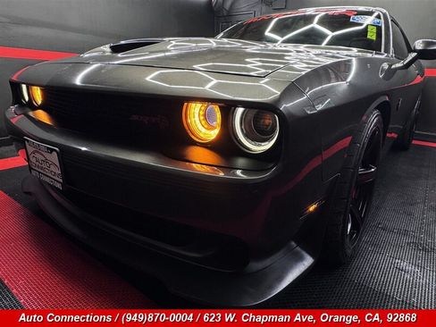 Used 2018 Dodge Challenger SRT Hellcat RWD image 34