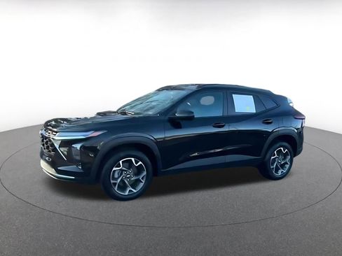 Used 2025 Chevrolet Trax LT image 8