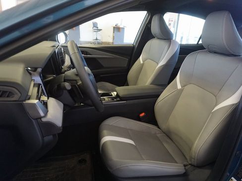 Used 2025 Toyota Camry SE w/ Convenience Package image 17