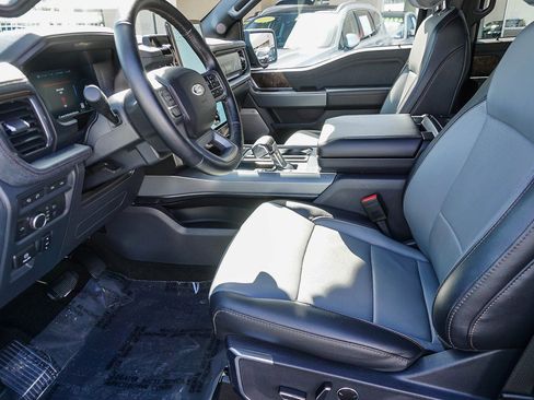 Used 2022 Ford F150 Lightning Lariat image 17