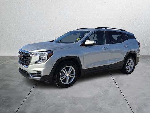 Used 2022 GMC Terrain SLE w/ Driver Convenience Package image 2