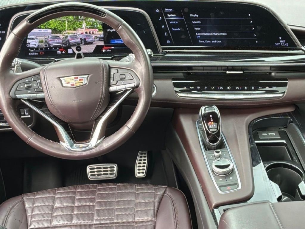 Used 2024 Cadillac Escalade ESV V w/ LPO, ONYX Package AWD/4WD image 17