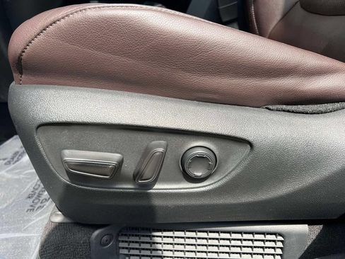 Used 2023 Toyota Sienna Platinum AWD/4WD image 17