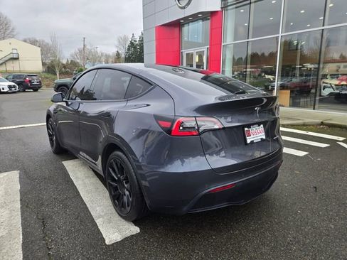 Used 2020 Tesla Model Y Long Range image 9
