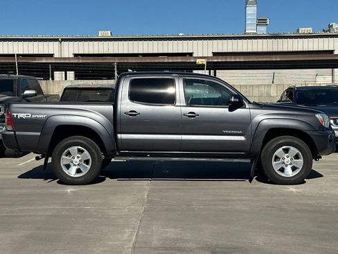 Used 2015 Toyota Tacoma PreRunner w/ TRD Sport Package RWD image 9
