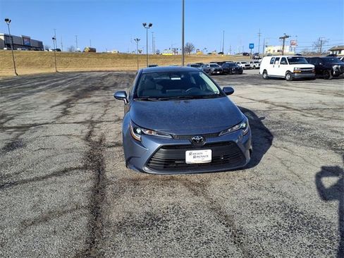 Used 2025 Toyota Corolla LE image 3