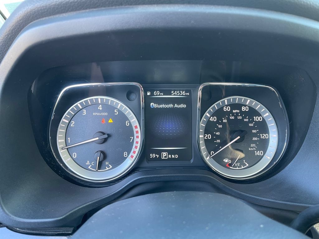 Used 2017 Nissan Titan SV RWD image 5