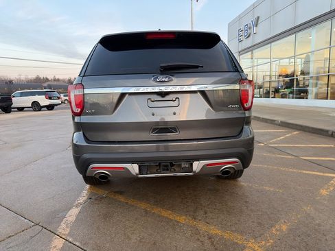 Used 2017 Ford Explorer XLT w/ Equipment Group 202A image 4
