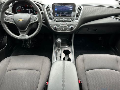 Used 2019 Chevrolet Malibu LT FWD image 3
