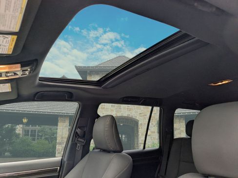 Certified 2023 Lexus GX 460 Premium AWD/4WD image 9