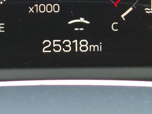 Used 2025 GMC Acadia Elevation image 18