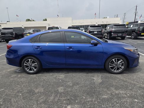 Used 2024 Kia Forte LXS w/ LXS Technology Package FWD image 4