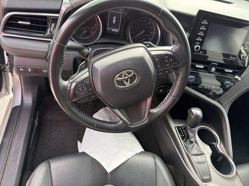 Used 2022 Toyota Camry SE w/ Convenience Package image 11