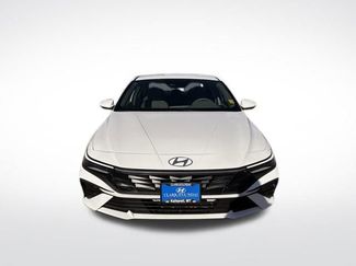 Used 2025 Hyundai Elantra SE video 2