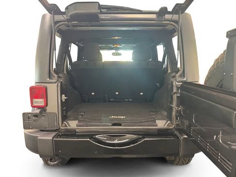 Used 2017 Jeep Wrangler Unlimited Sport AWD/4WD image 13