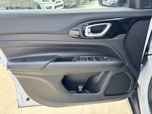Used 2025 Jeep Compass Trailhawk AWD/4WD image 23