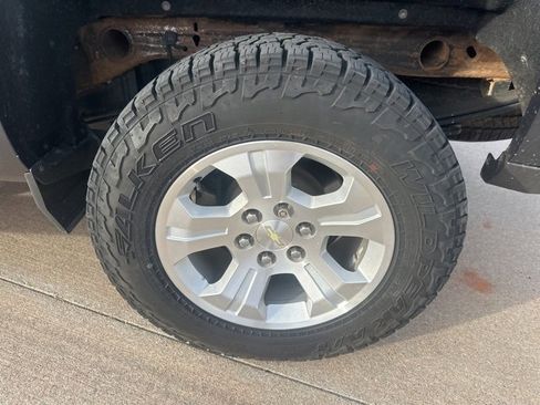 Used 2018 Chevrolet Silverado 1500 LT w/ Texas Edition image 11