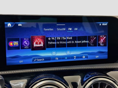 Used 2025 Mercedes-Benz CLA 250 4MATIC image 21