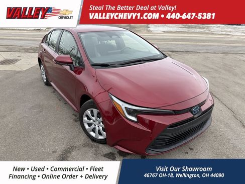 Used 2025 Toyota Corolla Hybrid Sedan image 1