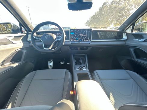 New 2026 Volkswagen Tiguan SE R-Line image 10