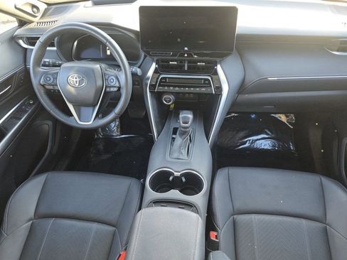 Used 2023 Toyota Venza Limited image 2