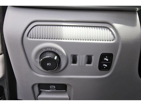 Used 2023 Jeep Wagoneer L Series III w/ Premium Group I AWD/4WD image 23
