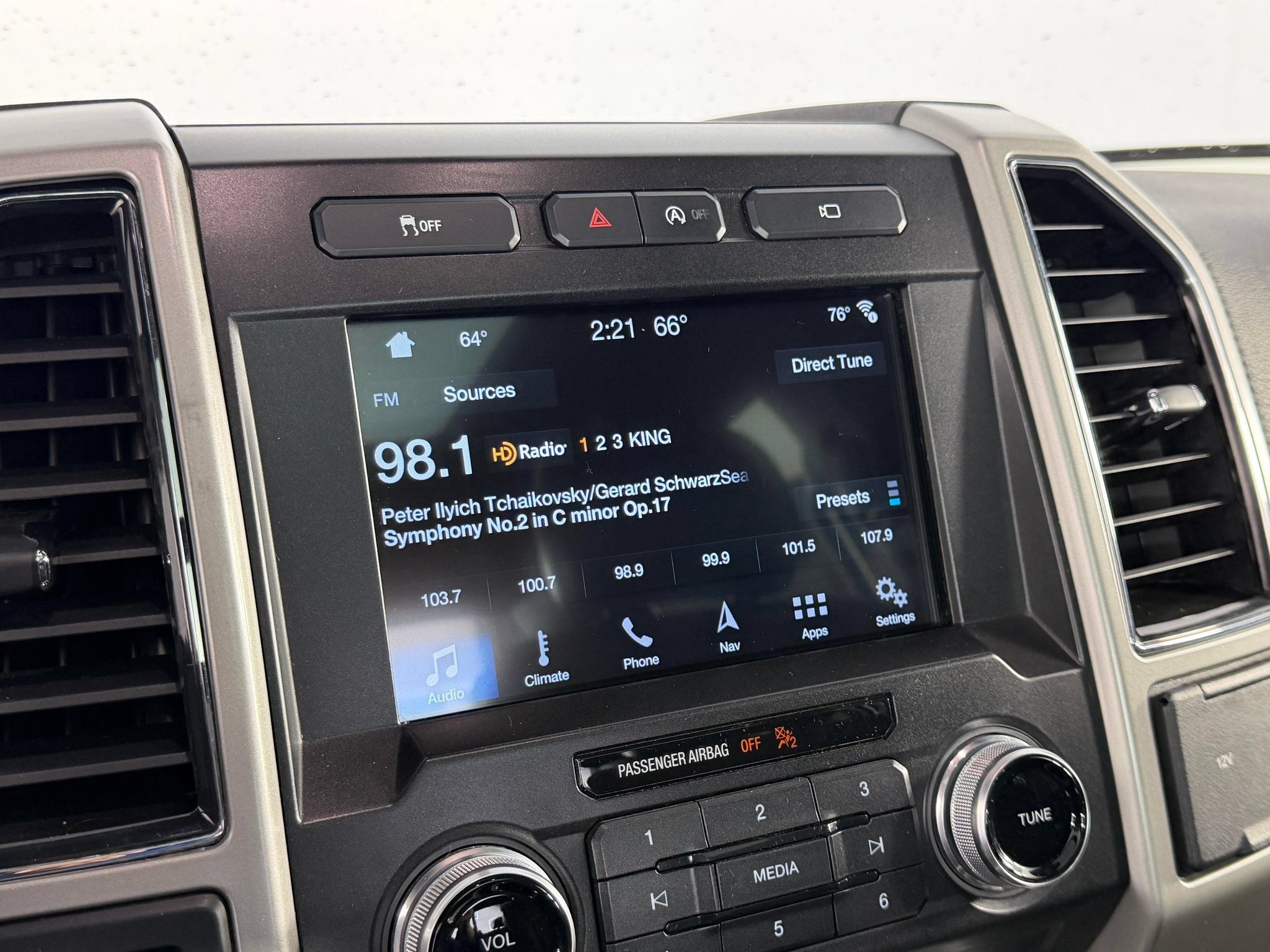 Used 2017 Ford F150 Lariat w/ Equipment Group 502A Luxury AWD/4WD image 45