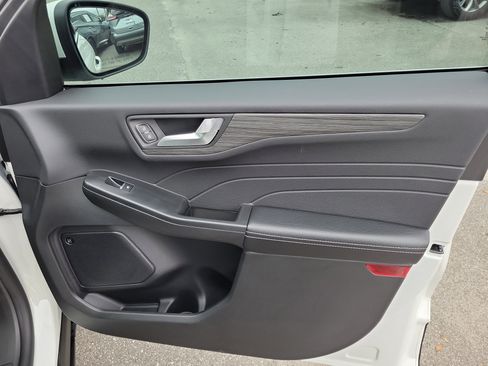 Certified 2024 Ford Escape SE w/ PHEV Premium Package image 29