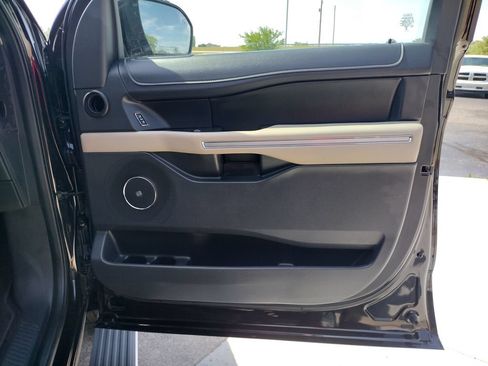 Used 2024 Ford Expedition Limited AWD/4WD image 22