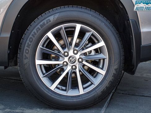 Used 2019 Toyota Highlander XLE AWD/4WD image 28