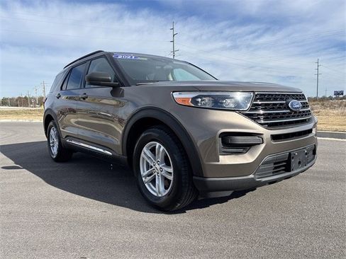 Used 2021 Ford Explorer XLT image 7