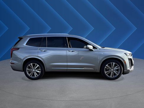 Used 2025 Cadillac XT6 Premium Luxury FWD image 5