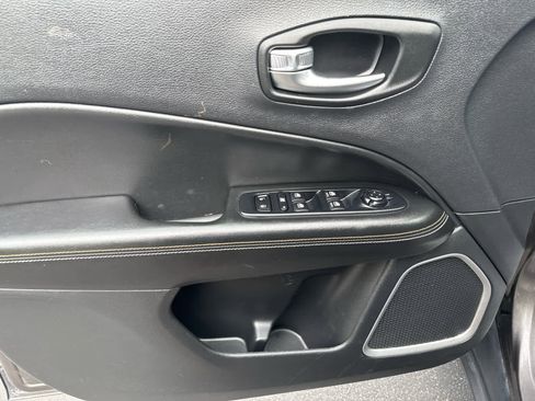 Used 2020 Jeep Compass Latitude w/ Cold Weather Group FWD image 10