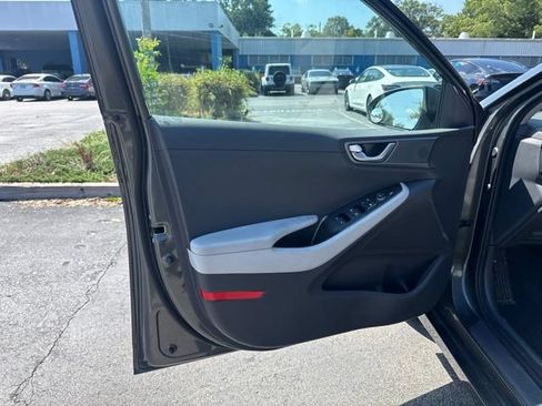 Used 2022 Hyundai Ioniq SEL FWD image 11