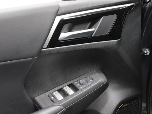 New 2025 Mitsubishi Outlander SE image 16